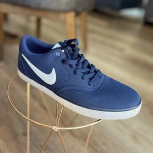 Like new, never worn out, Nike shoes, men’s size, 10 1/2